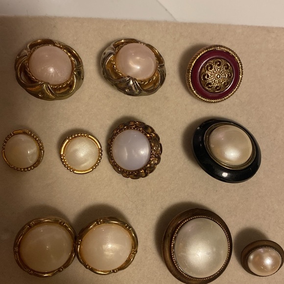 Vintage Lucite Center Buttons - Picture 3 of 3